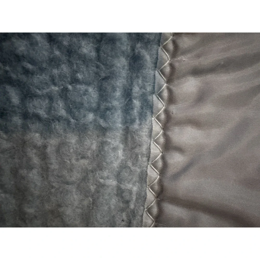 VTG Light Blue 100% Acrylic Thermal Blanket Satin Trimmed Edges 64 X 88 EUC